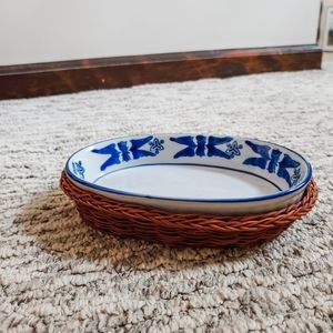 Mini casserole dish with wicker holder